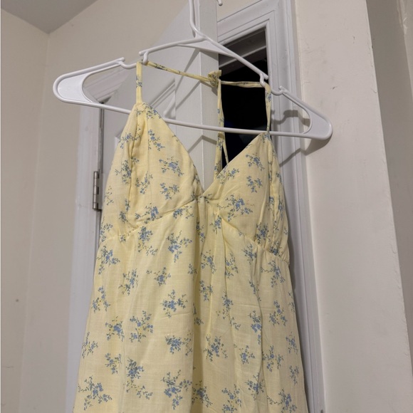 Hollister Butter Yellow Floral Maxi Dress - Picture 6 of 8